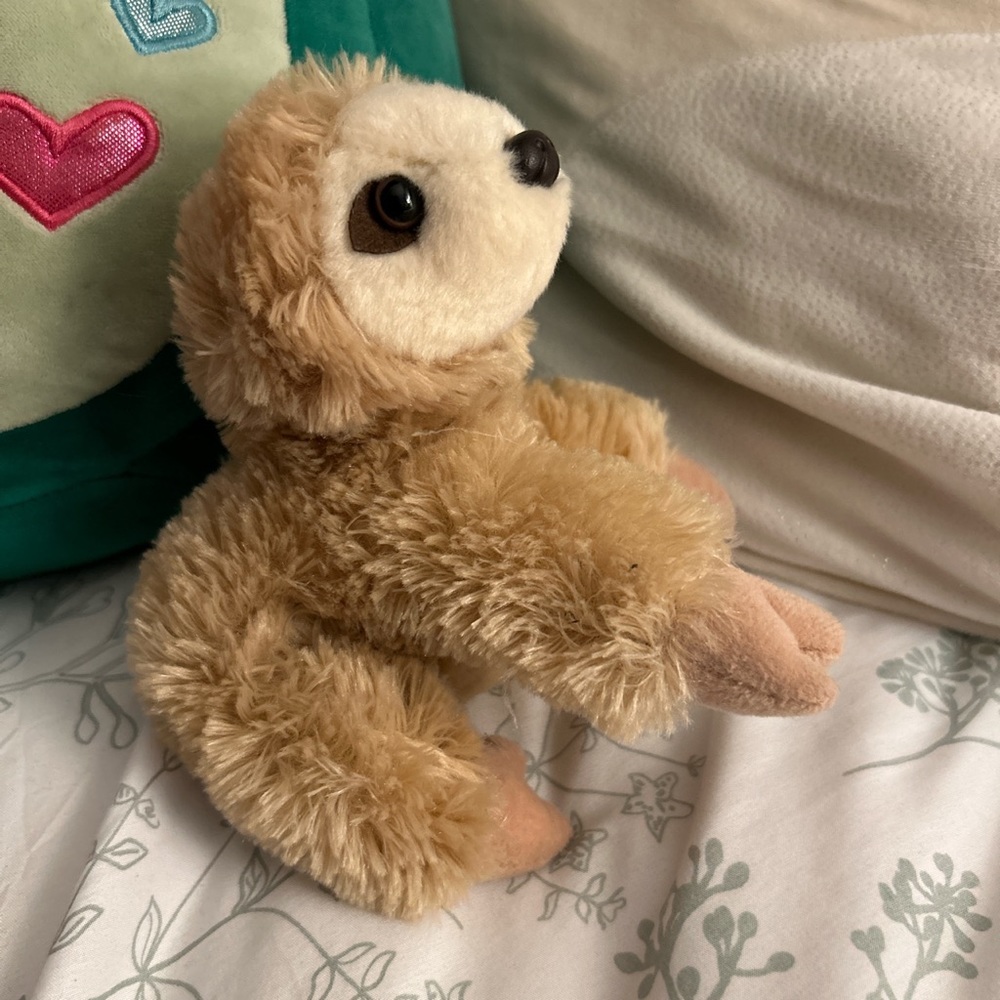 SOLD ON DEPOP Cute small sloth plushy🦥
